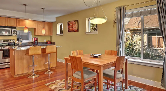 Stroll to the Troll Townhouse - Three Bedroom Home with Fireplace, Rezerwuj Hotel Seattle Waszyngton, w pobliżu Guidepost