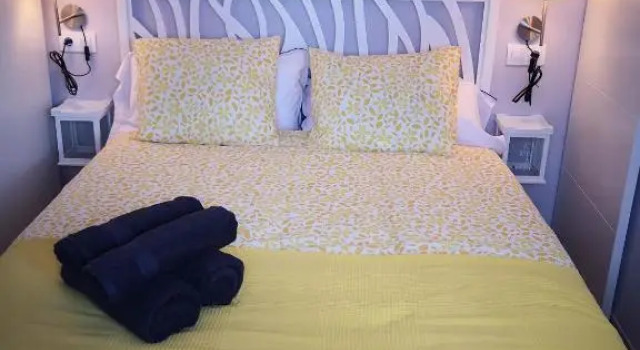 Beach front Esther 2 villajoyosa, Забронировать Отель Вильяхойоса 