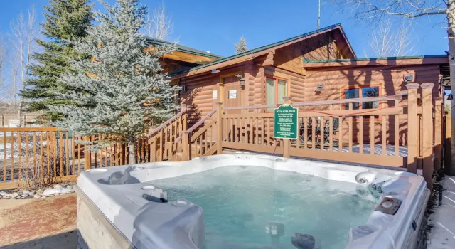 Riverfront Cabin, 4 Mi to Granby Ranch, Забронировать Отель Отели Грэнби 3 звезды, рядом с Гольф-клуб Grand Elk, 3*