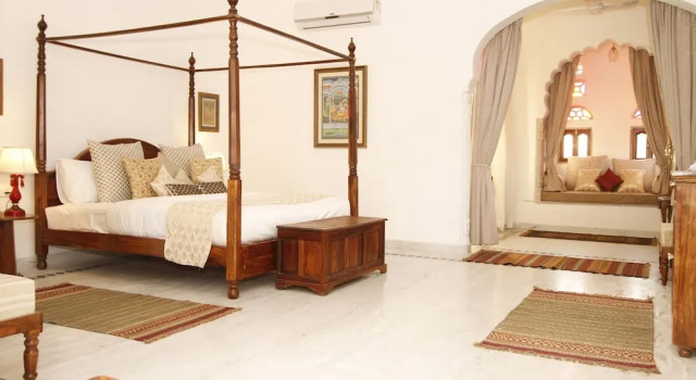 Suite Talabgaon Castle Heritage Resort