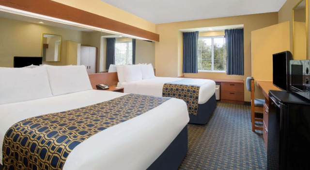 Четырёхместный номер Standard Microtel Inn & Suites Leesburg