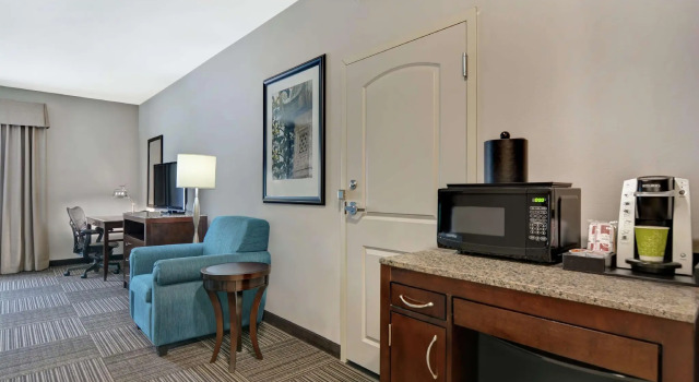 Четырёхместный номер Standard Hilton Garden Inn Fayettevile