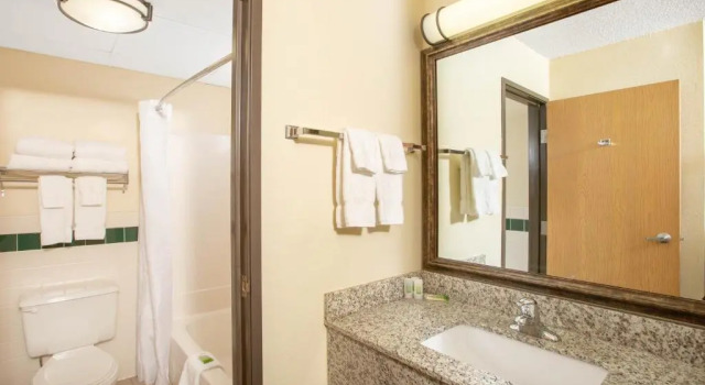 Номер Standard AmericInn by Wyndham Kearney