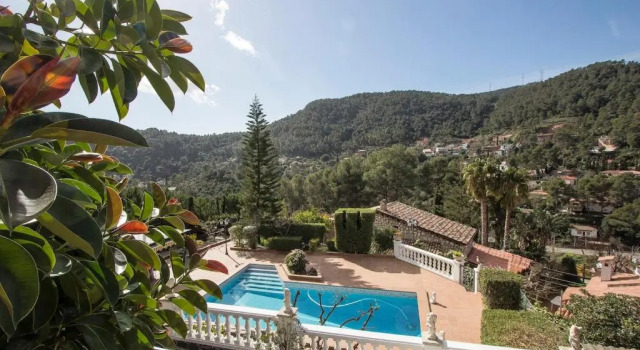 Вилла Catalunya Casas Mountain escape with amazing views just 25km to BCN