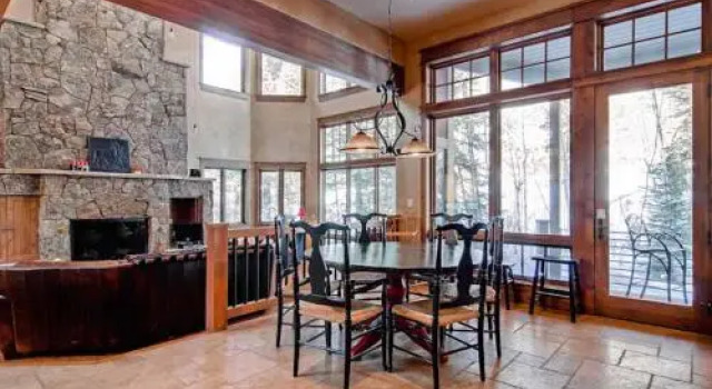 ResortQuest Bright Hope House, Rezerwuj Hotel Hotele w Vail Ski z parkingiem, Parking