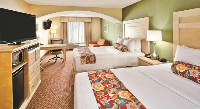 Четырёхместный люкс Deluxe La Quinta by Wyndham Rochester Mayo Clinic Area South