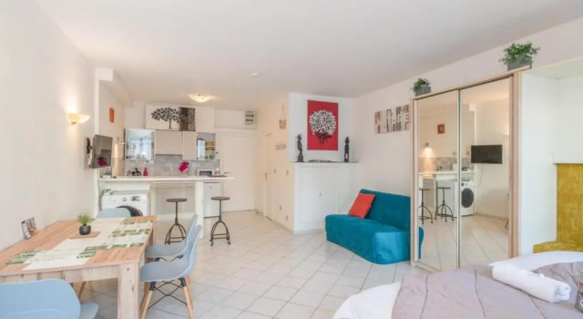 Large and bright studio with AC at the heart of Avignon - Welkeys, Забронировать Отель Авиньон ViaRhona