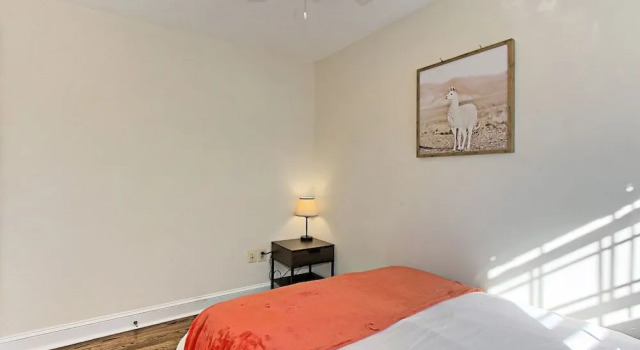 Beautiful 3br/2ba Colonial House | CozySuites, Забронировать Отель Александрия Washington DC Metropolitan area, рядом с Old Presbyterian Meeting House