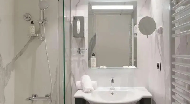 Четырёхместный номер Standard с балконом Best Western Alexandra