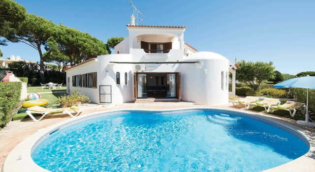 Коттедж Modern Holiday Home in Quarteira With Swimming Pool