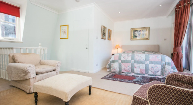 House With Roof Terrace in Pimlico