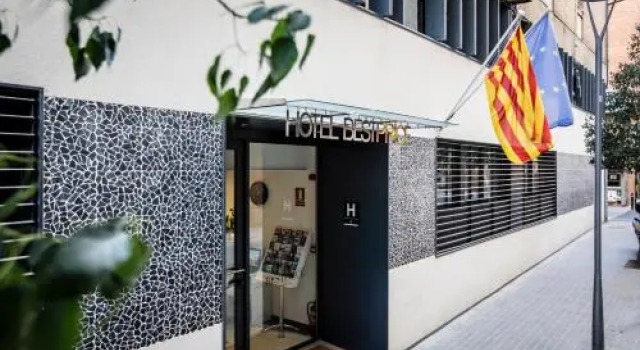 Hotel BESTPRICE Gracia, Забронировать Отель Отели Барселоны с парковкой, рядом с Холм Туро-де-ла-Ровира, Парковка