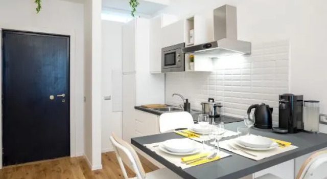 Rent Apartment - Duomo Brera Elegant Suite in Design District