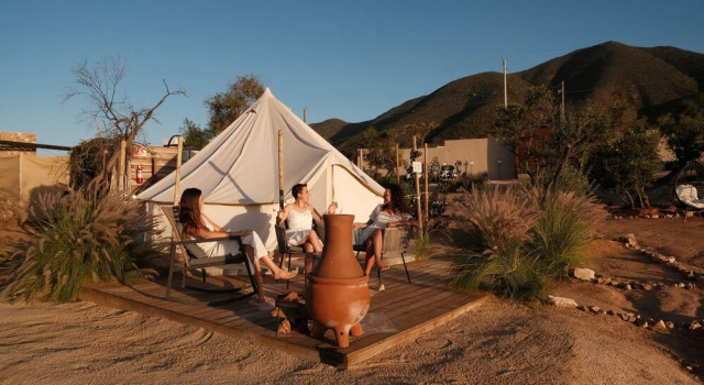 Тент с видом на закат Glamping Valle de Guadalupe with Private Bathrooms by YUMA Resort