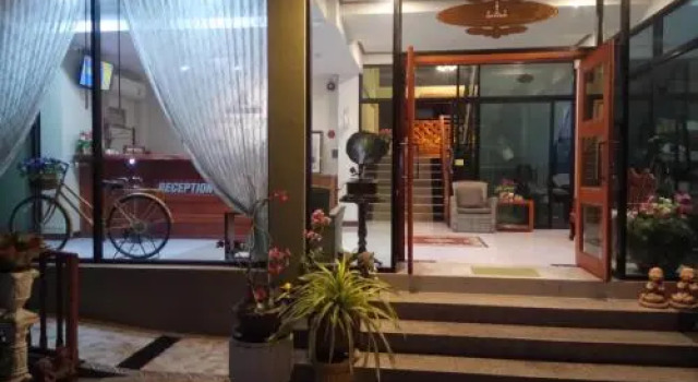 Landmark Maha Sarakham, Varaa Hotelli Hotellit North-Eastern Thailand pysäköinnillä, Pysäköinti