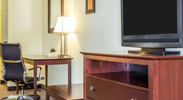 Четырёхместный люкс Comfort Suites Rock Hill Manchester Meadows Area