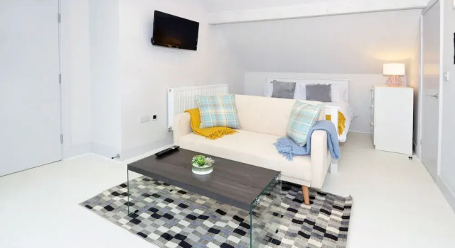 Люкс Deluxe Townhouse PLUS @ London Road Stoke
