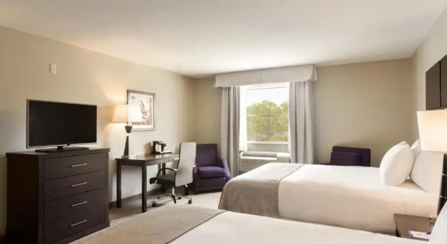 Четырёхместный номер Deluxe Baymont by Wyndham College Station