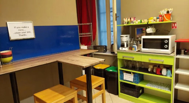 Кровать в общем номере (женский номер) Hurricane Hostel