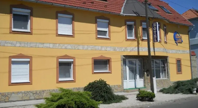 Euro Hotel, Забронировать Отель Отели Сегеда 3 звезды, рядом с New Synagogue, 3*
