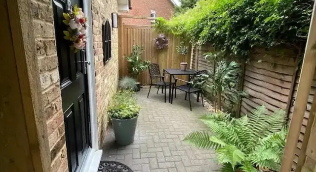 Апартаменты Peaceful Studio Flat With Patio and Dogs Allowed