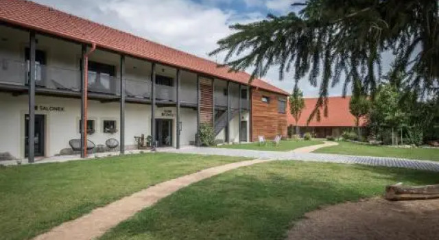 Statek u Prahy, Prenota Hotel Skvorec Boemia centrale