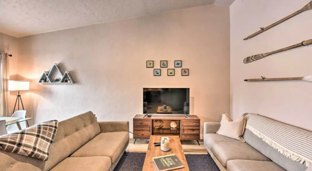 Апартаменты с 2 комнатами с балконом Buena Vista Condo: 1/2 Mile to River & Main St!