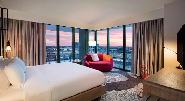 Двухместный номер с балконом и Intracoastal View Signia by Hilton Diplomat Beach Resort