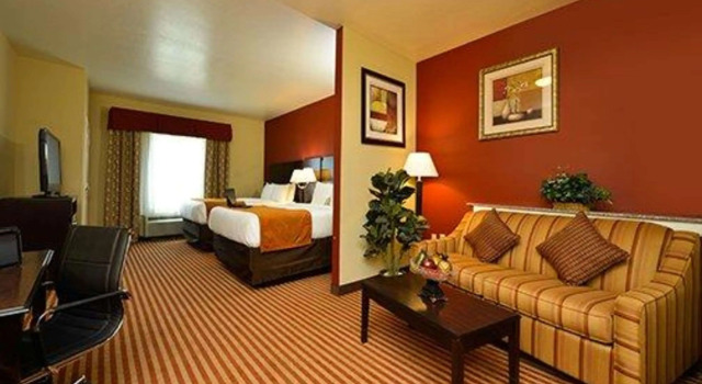 Двухместный люкс Comfort Suites Bay City East