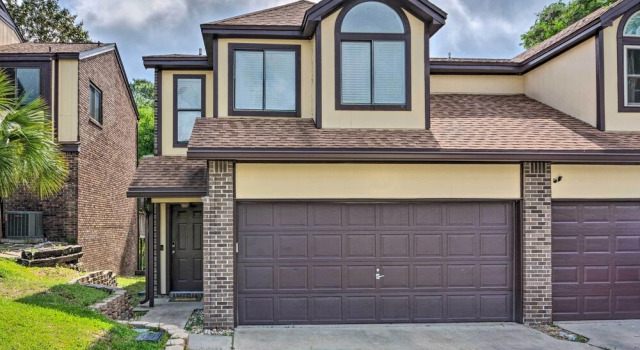 Updated Townhome w/ Deck ~ 12 Mi to Beaches!