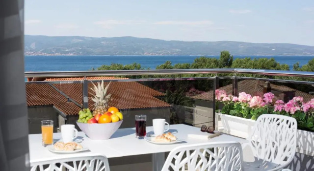 Апартаменты с 3 комнатами с балконом и с видом на море Apartments The Seasons Residence