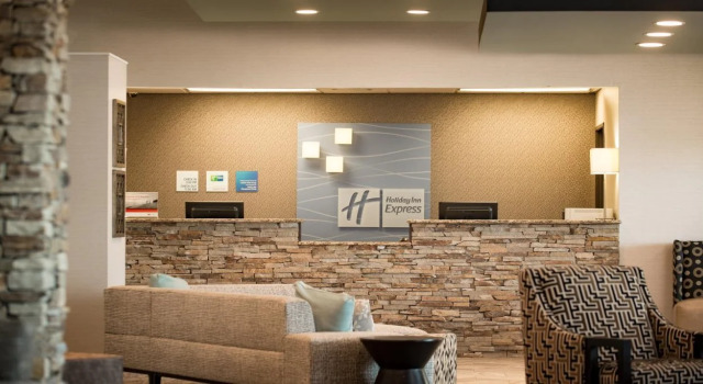 Holiday Inn Express Le Claire Riverfront-Davenport, Rezerwuj Hotel Le Claire 