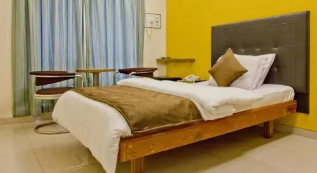 Hotel Executive, Book Hotel Hoteller i Surat med pool, Swimmingpool