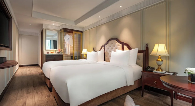 Номер Connecting Colonial Premium с видом на улицу GRAND HOTEL du LAC Hanoi