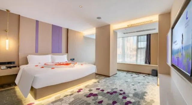 Люкс Deluxe Lavande Hotel Dongguan  Songshan Lake Huawei Tuanbowa Hotel