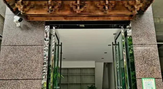 Hefeng Xianyajuju, Prenota Hotel Enshi Prefecture Cina