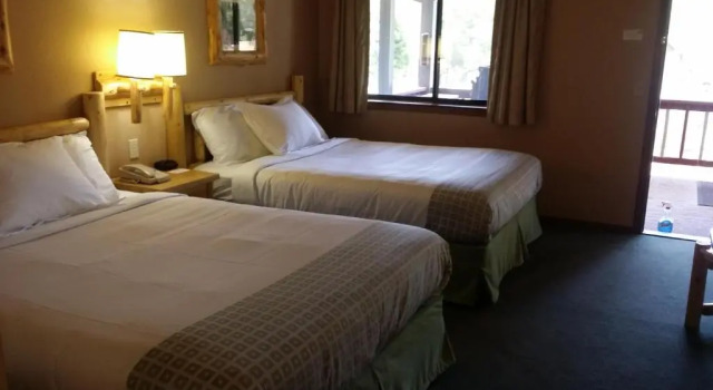 Четырёхместный номер Deluxe Wildwood Inn