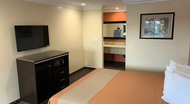 Двухместный номер Deluxe Ontario Inn & Suites
