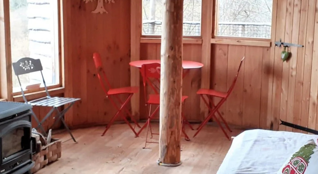 Cabanes et Yourtes de la Vallée de l'Ance, Prenota Hotel Hotel a Alvernia con parcheggio, Parcheggio