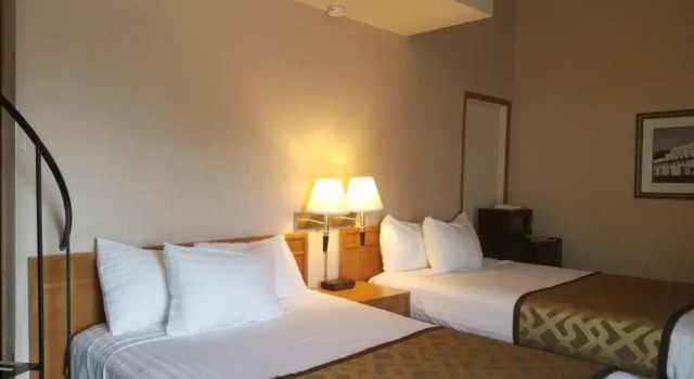 Четырёхместный номер Standard RiverTree Inn & Suites