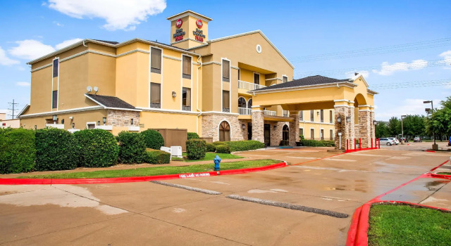 Кровать в общем номере Best Western Plus McKinney Inn and Suites