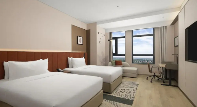 Двухместный номер Deluxe с видом на озеро Hilton Garden Inn Zhongwei Shapotou