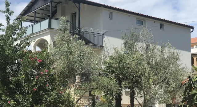 Family Apartment with Spatious Terrace, Забронировать Апартаменты/квартира Отели в центре Свети Вид-Михолице, в центре