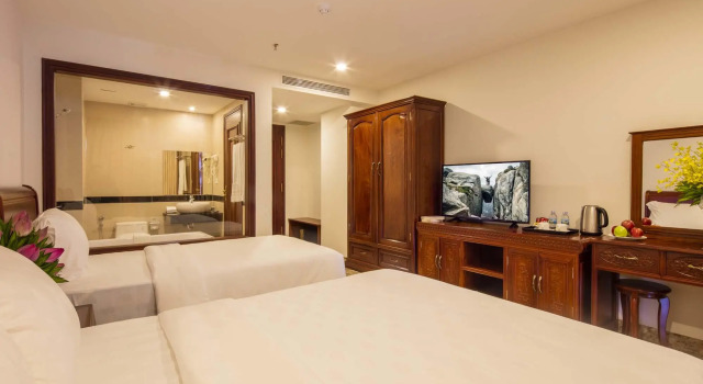Трёхместный номер Deluxe с балконом Red Sun Nha Trang Hotel
