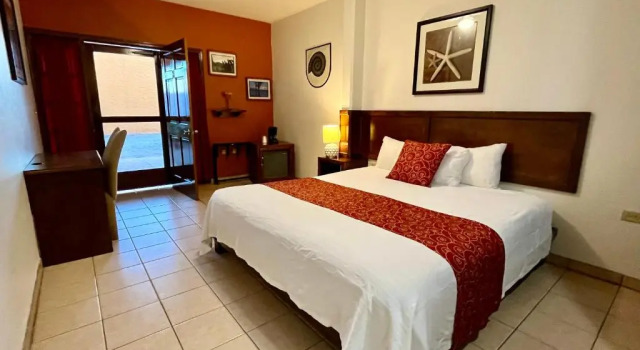 Полулюкс Hotel Los Caracoles