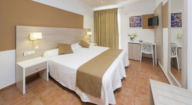 Hostal Adelino, Book Hostel Sant Antoni de Portmany 