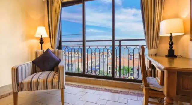 Люкс Deluxe Wehouse Spanish-themed resort hotel in Twin Moon Bay, Huizhou