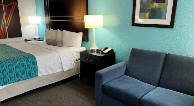 Двухместный номер Howard Johnson by Wyndham Houston Heights Downtown