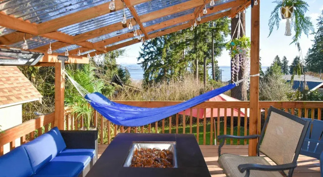 Коттедж Unique Camano Cabin w/ Mountain + Water Views
