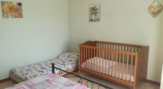 Трёхместный семейный номер Standard с видом на окрестности B&B La Rondinella